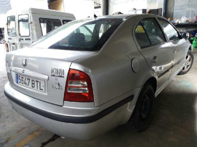 SKODA OCTAVIA BERLINA (1U2)