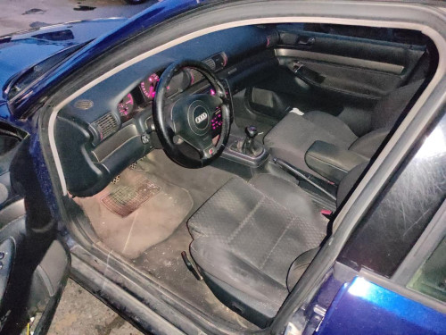 AUDI A4 BERLINA (B5) — vehículo donante para recambios 