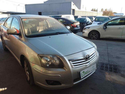 TOYOTA AVENSIS BERLINA (T25)