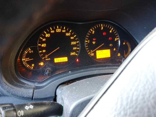 TOYOTA AVENSIS BERLINA (T25) — vehículo donante para recambios 