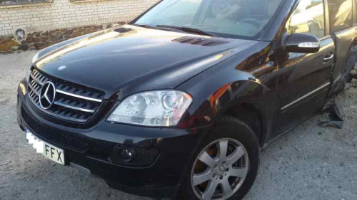 MERCEDES-BENZ CLASE ML (BM 164) — vehículo donante para recambios 