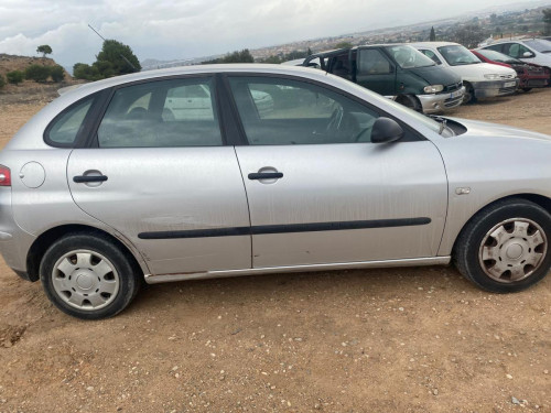SEAT IBIZA (6L1) — vehículo donante para recambios 