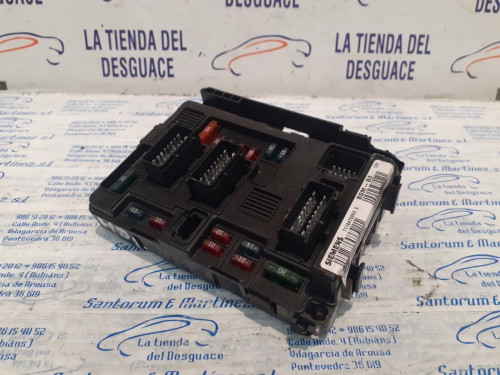  CAJA RELES / FUSIBLES 