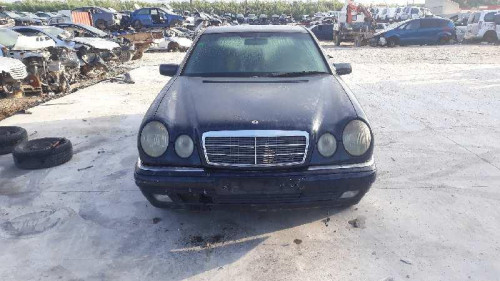  MERCEDES-BENZ CLASE E (BM 210) BERLINA 