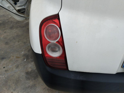 PILOTO TRASERO IZQUIERDO Nissan Micra (K12E)(11.2002->)