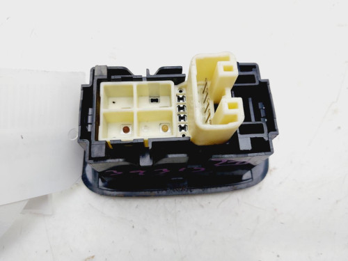 MANDO ELEVALUNAS TRASERO DERECHO Toyota AURIS (E15) 