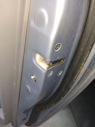 CERRADURA PUERTA TRASERA DERECHA Mitsubishi GRANDIS (NA0W) 