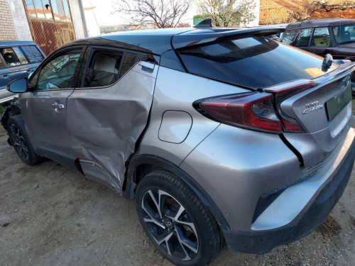 TOYOTA C-HR (X10) — vehículo donante para recambios 