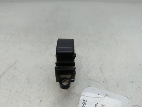 MANDO ELEVALUNAS DELANTERO DERECHO Nissan ALMERA (N16/E) 