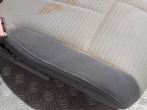  ASIENTO DELANTERO IZQUIERDO 