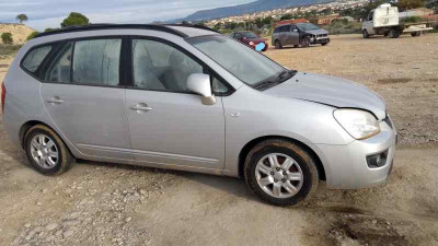 KIA CARENS (UN)