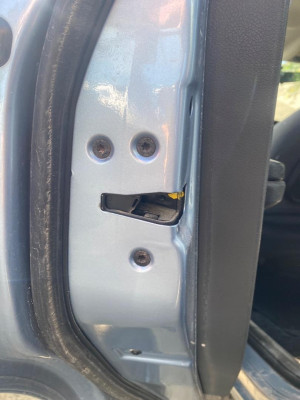 CERRADURA PUERTA TRASERA IZQUIERDA