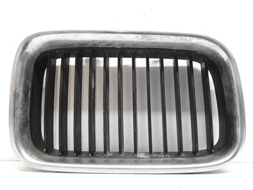 REJILLA PARAGOLPES DERECHA BMW SERIE 3 TOURING (E36) 