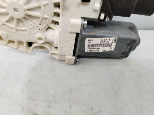 MOTOR ELEVALUNAS TRASERO DERECHO Volkswagen TIGUAN (5N1) 