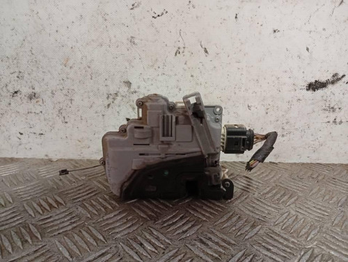 CERRADURA PUERTA DELANTERA IZQUIERDA 