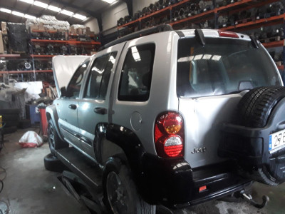JEEP CHEROKEE (KJ)