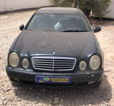 MERCEDES-BENZ CLK (BM 208) COUPE