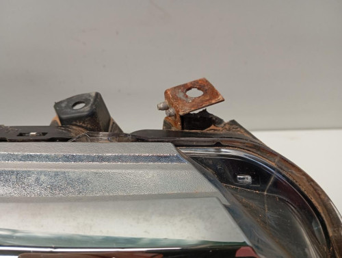  FARO DERECHO TOYOTA AURIS (E18) 