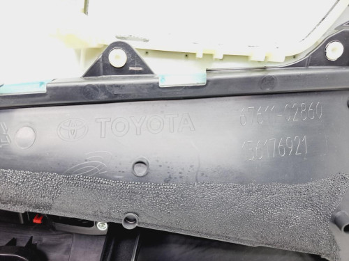 GUARNECIDO PUERTA DELANTERA DERECHA TOYOTA 