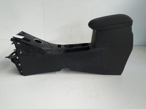  APOYABRAZOS CENTRAL, TOYOTA, AURIS (E18) 