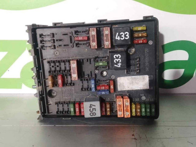 CAJA RELES / FUSIBLES