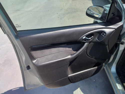  FORD FOCUS BERLINA (CAK) 