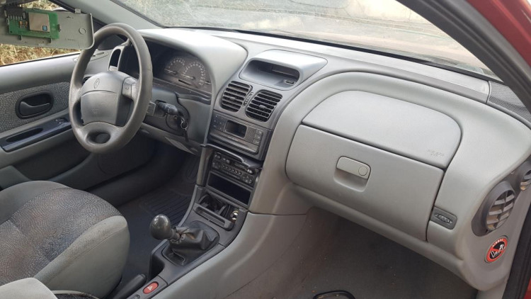Renault Laguna (B56)(1998->) SIN IDENTIFICAR