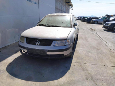 VOLKSWAGEN PASSAT BERLINA (3B2)