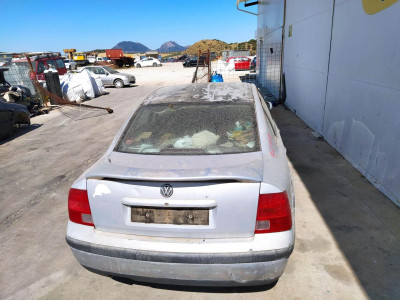 VOLKSWAGEN PASSAT BERLINA (3B2)