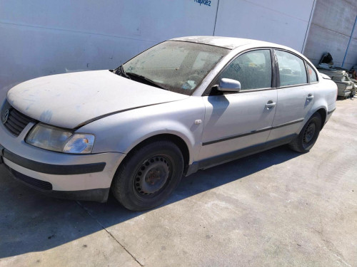  VOLKSWAGEN PASSAT BERLINA (3B2) 