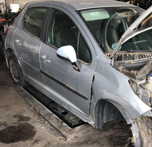 PEUGEOT 207 — vehículo donante para recambios 