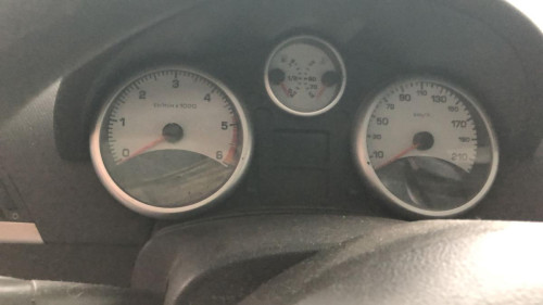 PEUGEOT 207 — vehículo donante para recambios 
