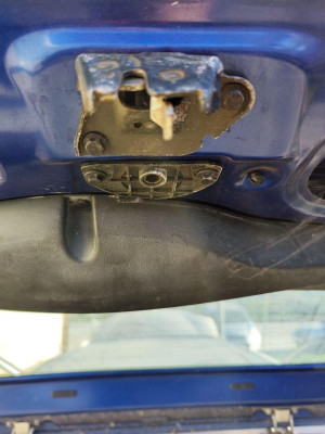 CERRADURA MALETERO / PORTON