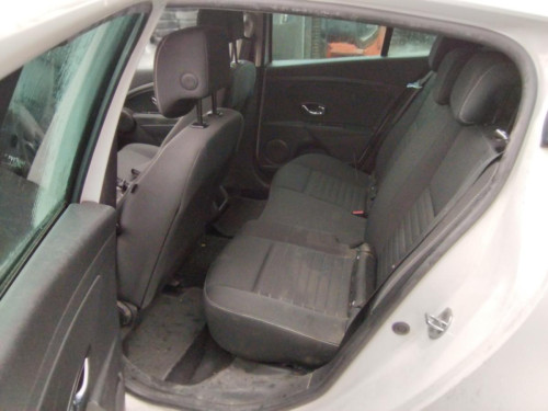 RENAULT MEGANE III BERLINA 5P — vehículo donante para recambios 
