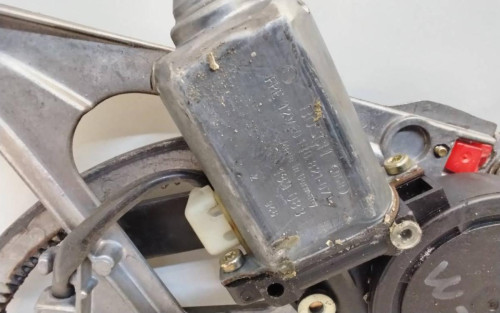ELEVALUNAS DELANTERO IZQUIERDO Mercedes-Benz 190 (BM 201) 