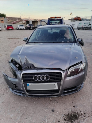 AUDI A4 BERLINA (8E)