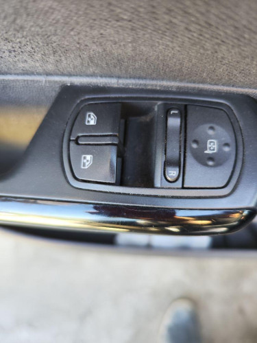 MANDO ELEVALUNAS DELANTERO IZQUIERDO OPEL CORSA D 