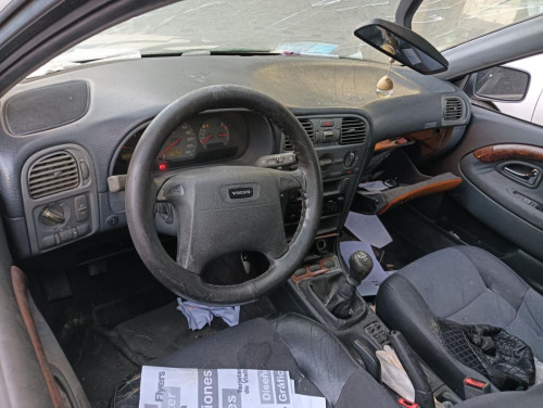 VOLVO V40 FAMILIAR — vehículo donante para recambios 