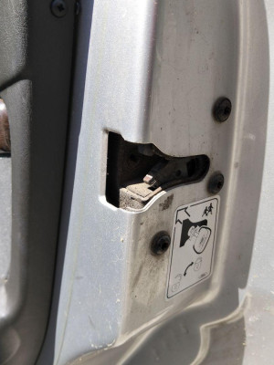 CERRADURA PUERTA TRASERA DERECHA
