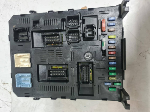  CAJA RELES / FUSIBLES Citroen C4 BERLINA 