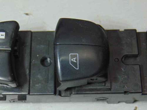  MANDO ELEVALUNAS DELANTERO IZQUIERDO Nissan MICRA (K14) 