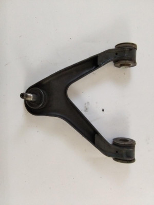 BRAZO SUSPENSION SUPERIOR DELANTERO DERECHO