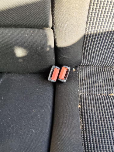 ENGANCHE CINTURON TRASERO CENTRAL Volkswagen GOLF IV BERLINA (1J1)(10.1997) 