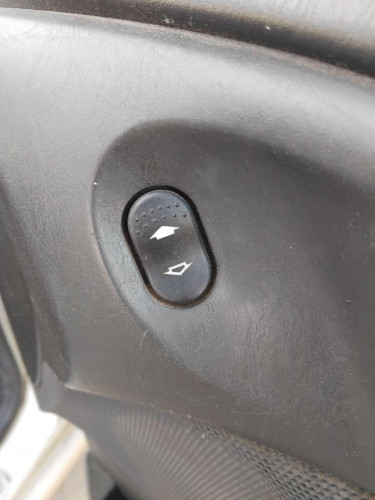 MANDO ELEVALUNAS DELANTERO DERECHO Ford Focus Familiar (CAK)(1998->) Ford Focus Familiar (CAK)(1998->) 