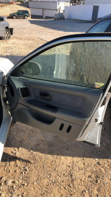 RENAULT LAGUNA (B56)