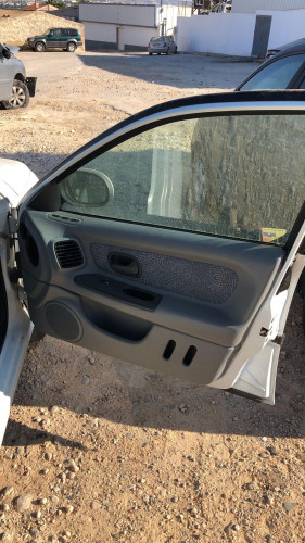 RENAULT LAGUNA (B56) — автомобиль-донор на запчасти 