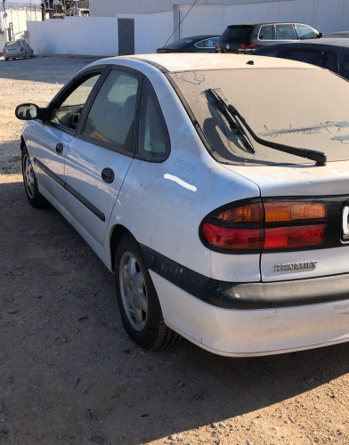 RENAULT LAGUNA (B56) — автомобиль-донор на запчасти 