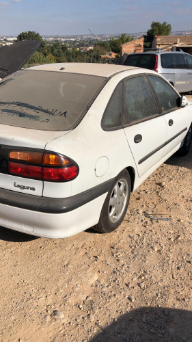 RENAULT LAGUNA (B56) — автомобиль-донор на запчасти 