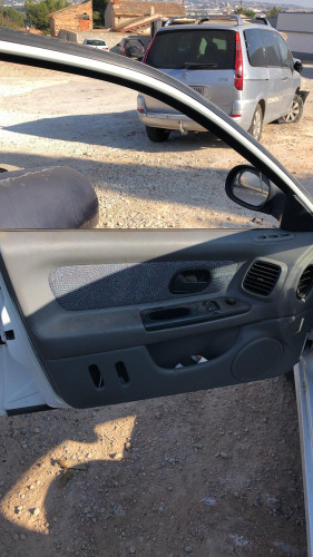 RENAULT LAGUNA (B56) — автомобиль-донор на запчасти 