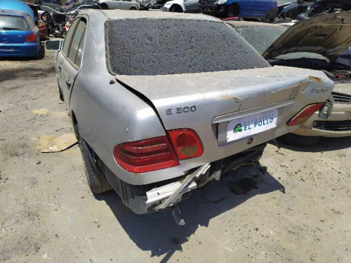 MERCEDES-BENZ CLASE E (BM 210) BERLINA 